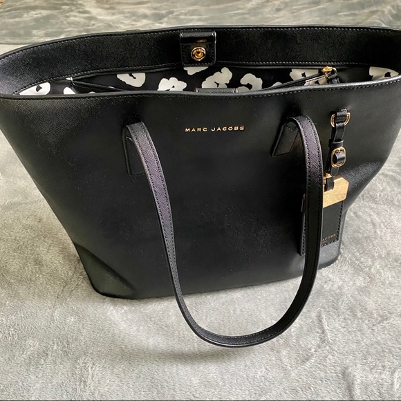 Marc Jacobs Handbags - *SOLD* Marc Jacobs Tote in black